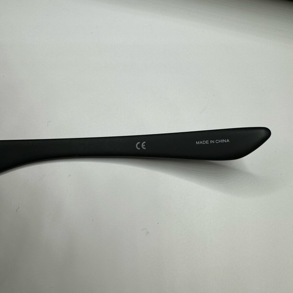 Oakley Men’s Sunglasses - Picture 7 of 7